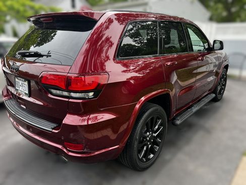 Used 2018 Jeep Grand Cherokee Altitude AWD/4WD image 9