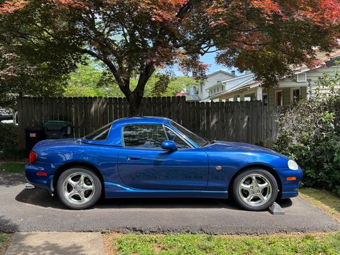 Used 1999 MAZDA MX-5 Miata 10th Anniversary Edition RWD image 1