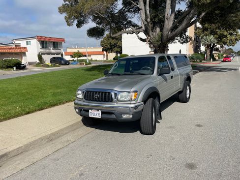 Used 2004 Toyota Tacoma PreRunner image 1