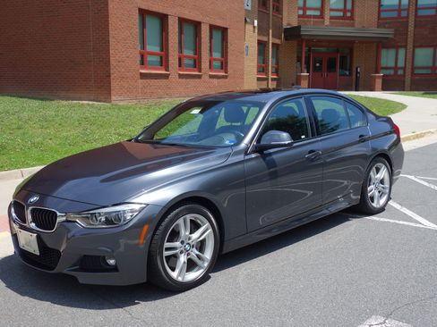 Used 2018 BMW 330i Sedan w/ M Sport Package RWD image 1