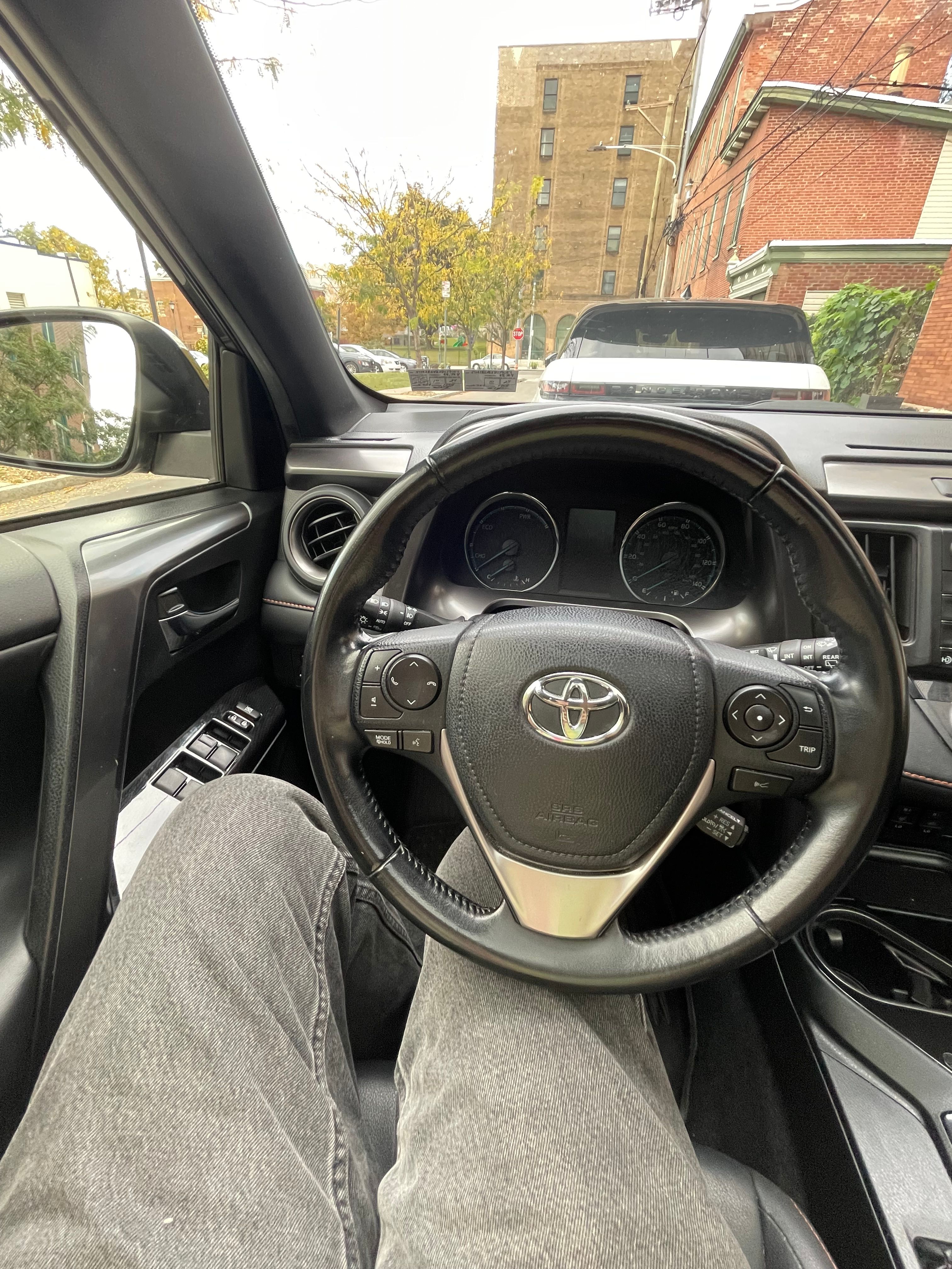 Used 2018 Toyota RAV4 SE AWD/4WD image 6
