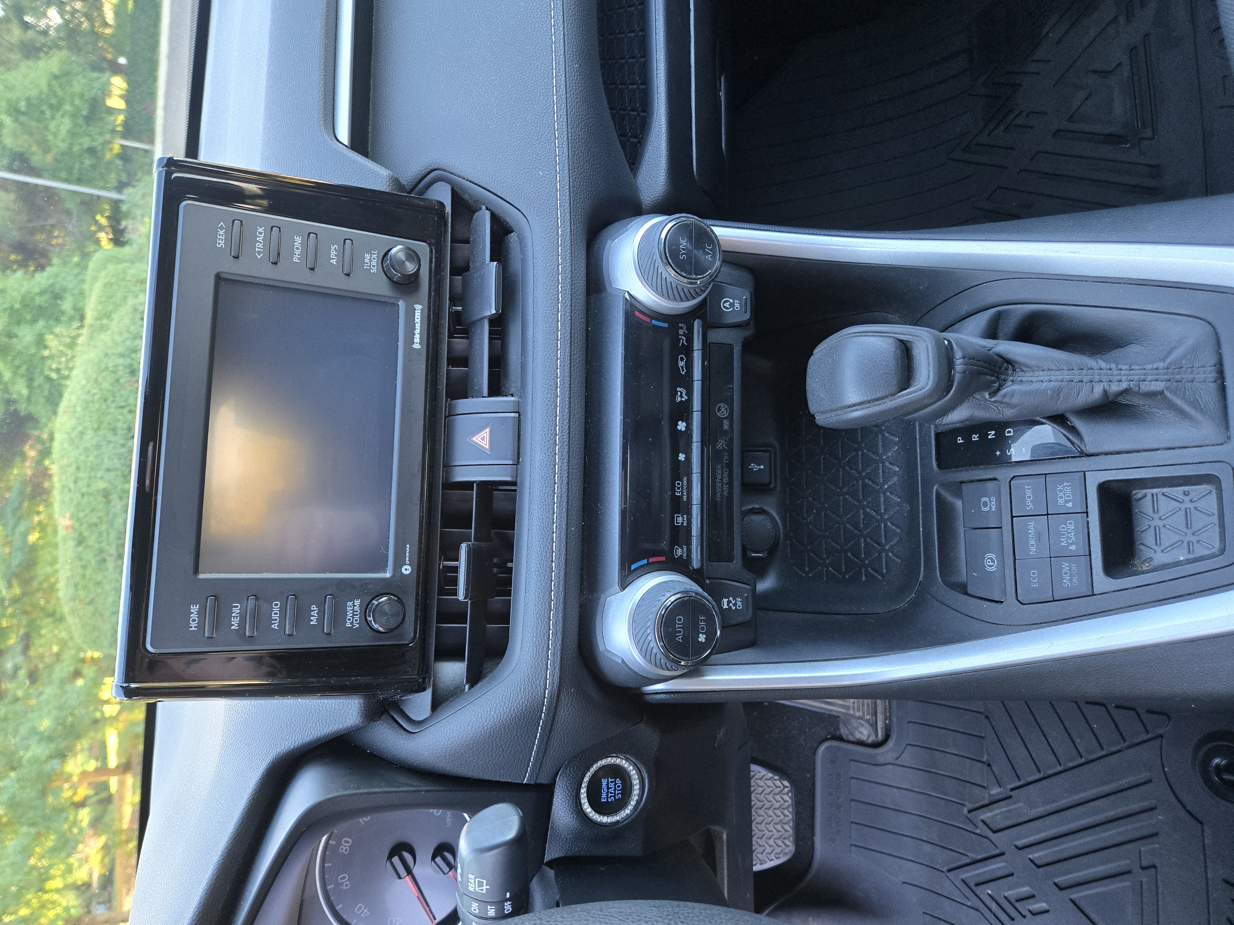 Used 2022 Toyota RAV4 XLE AWD/4WD image 15