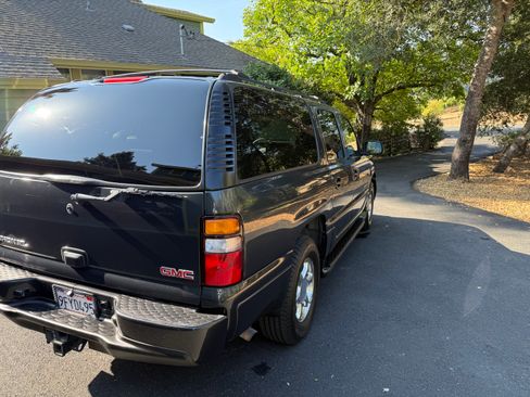Used 2003 GMC Yukon XL Denali image 5