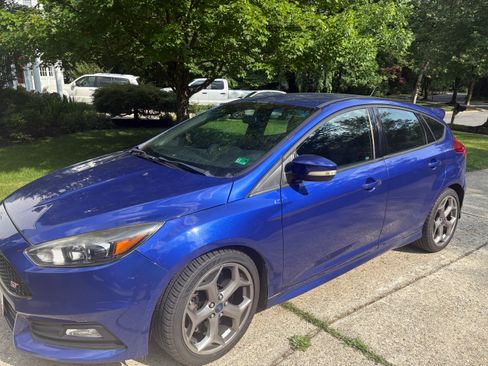 Used 2015 Ford Focus ST w/ Equipment Group 401A FWD image 1