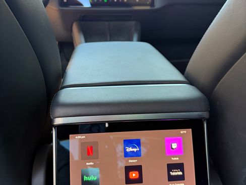 Used 2022 Tesla Model X Plaid image 25