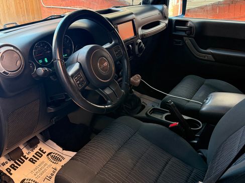 Used 2012 Jeep Wrangler Unlimited Sport image 4