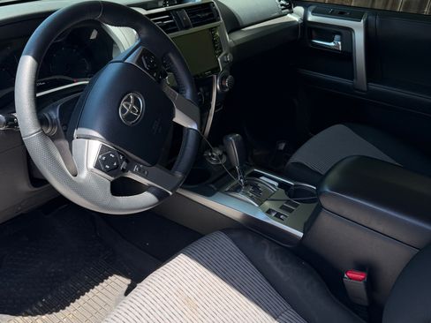 Used 2020 Toyota 4Runner SR5 AWD/4WD image 8