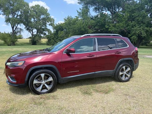 Used 2019 Jeep Cherokee Limited FWD image 1