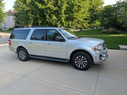 Used 2016 Ford Expedition EL XLT w/ Equipment Group 202A AWD/4WD image 1