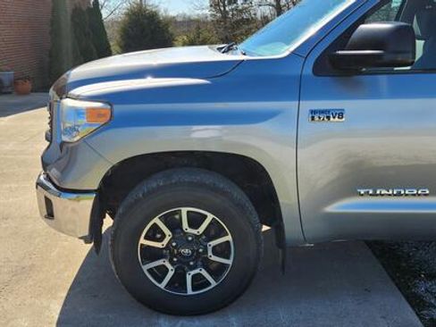 Used 2017 Toyota Tundra SR5 w/ TRD Off Road Package image 10