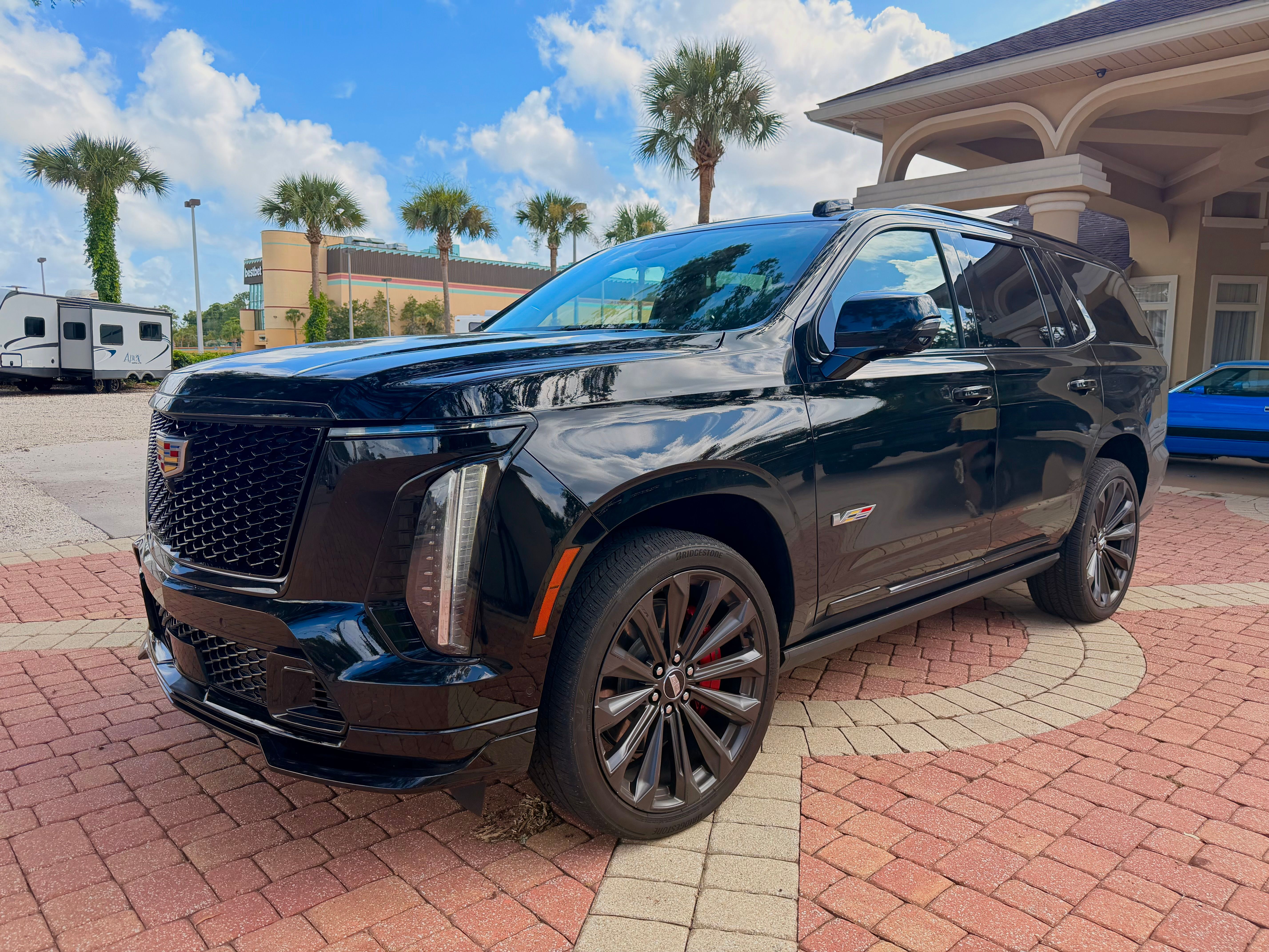 Used 2025 Cadillac Escalade V AWD/4WD image 1