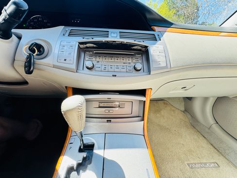 Used 2007 Toyota Avalon XLS image 6