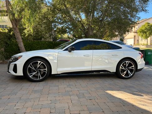 Used 2022 Audi e-tron GT Premium Plus w/ Performance Package AWD/4WD image 2