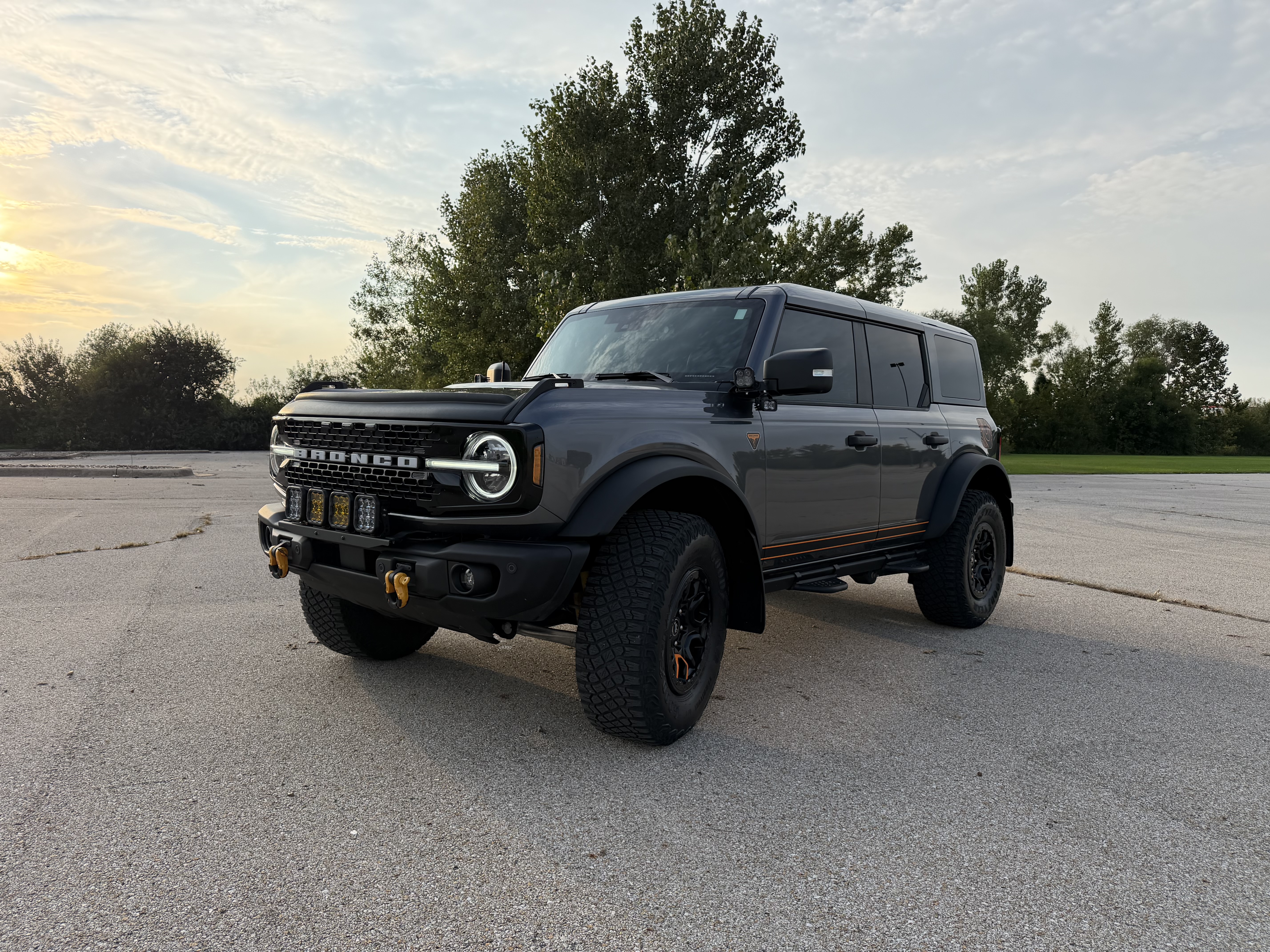 Used 2025 Ford Bronco Badlands AWD/4WD image 2