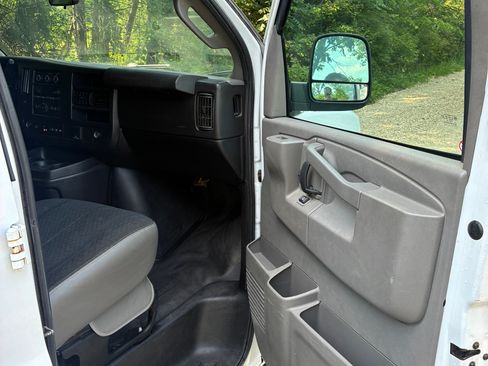 Used 2020 GMC Savana 2500 w/ Driver Convenience Package RWD image 4