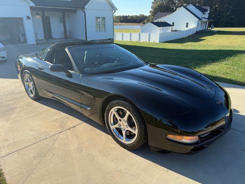Used 2001 Chevrolet Corvette Coupe w/ Preferred Equipment Group2 image 1