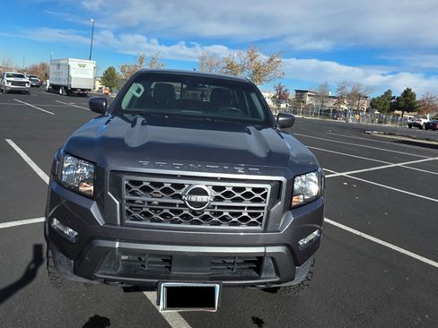 Used 2022 Nissan Frontier SV image 2