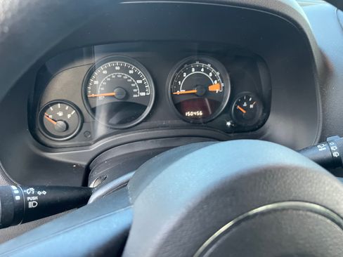 Used 2017 Jeep Patriot Sport AWD/4WD image 16
