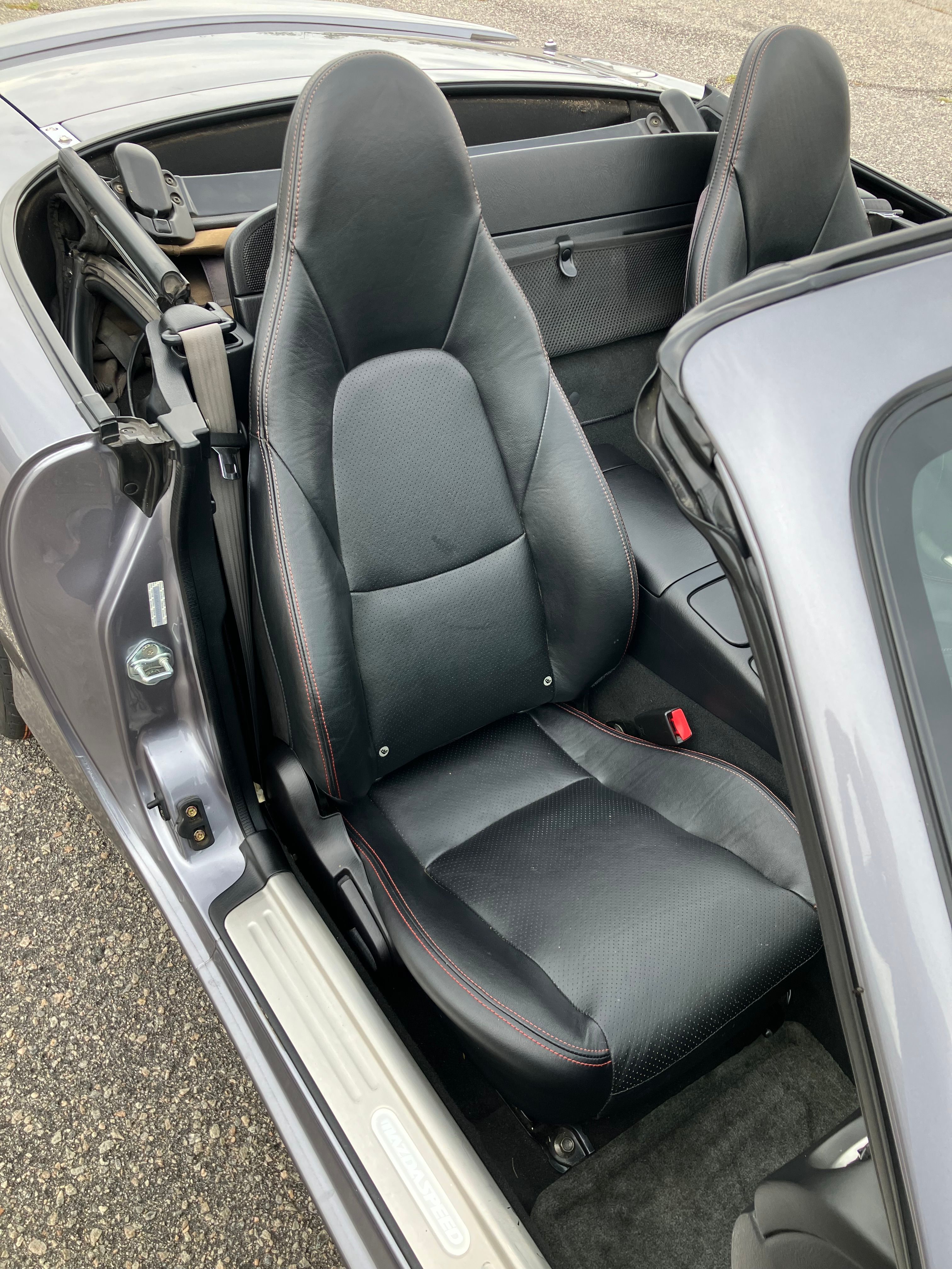 Used 2004 MAZDA MX-5 Miata MAZDASPEED w/ Grand Touring Pkg RWD image 25