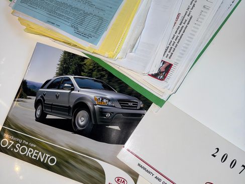 Used 2007 Kia Sorento LX w/ Sport Pkg image 16