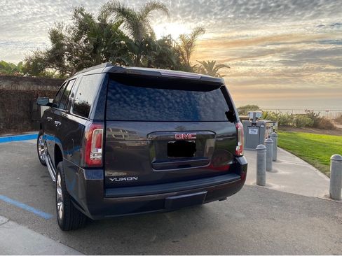 Used 2018 GMC Yukon SLT image 4
