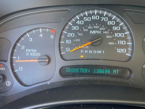 Used 2007 Chevrolet Silverado 2500 LT w/ Heavy-Duty Power Package AWD/4WD image 4