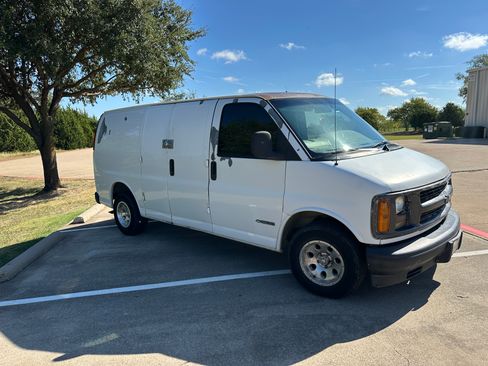 Used 1999 Chevrolet Express 1500 image 1