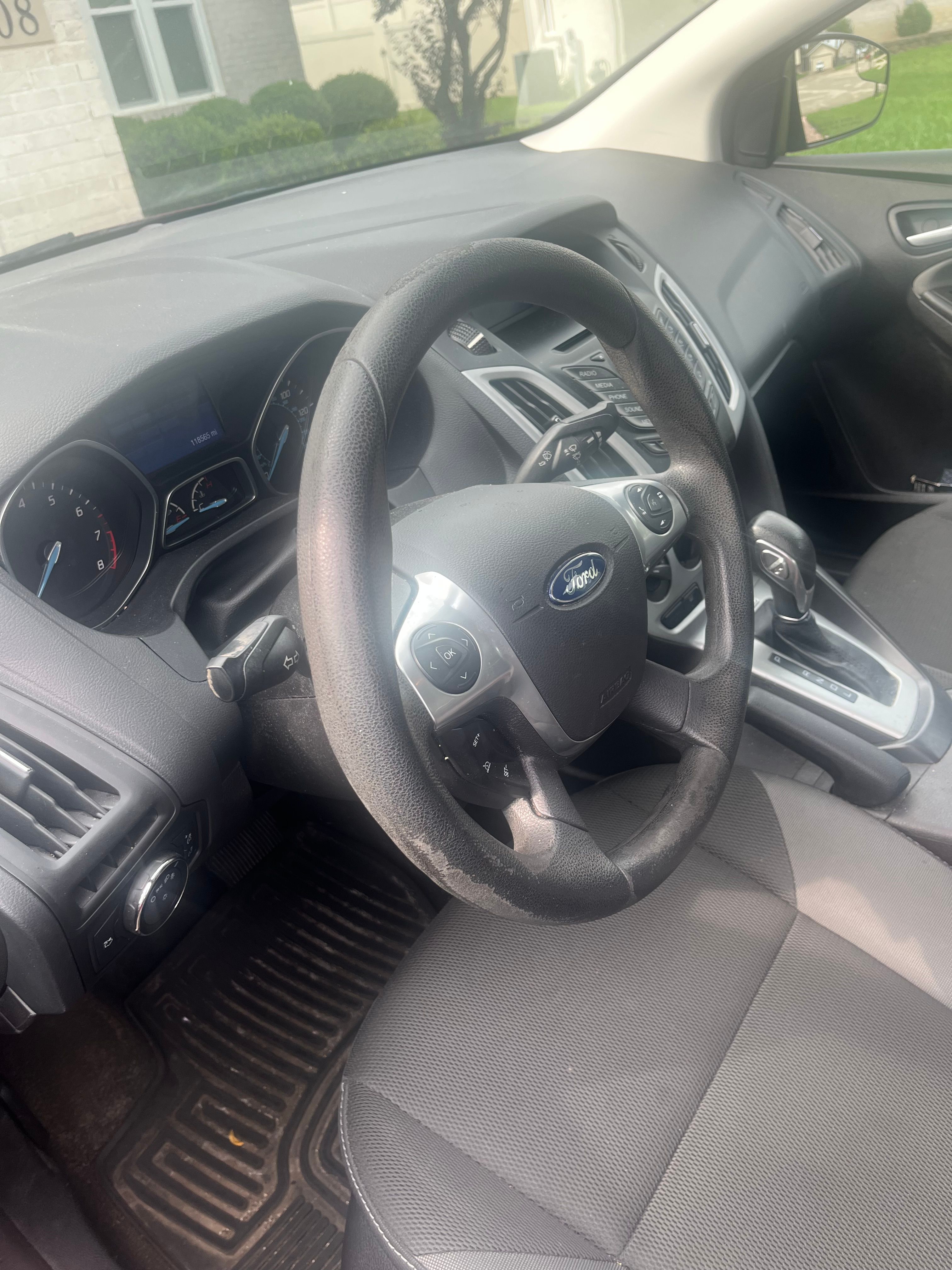 Used 2014 Ford Focus SE w/ SE Winter Package FWD image 6