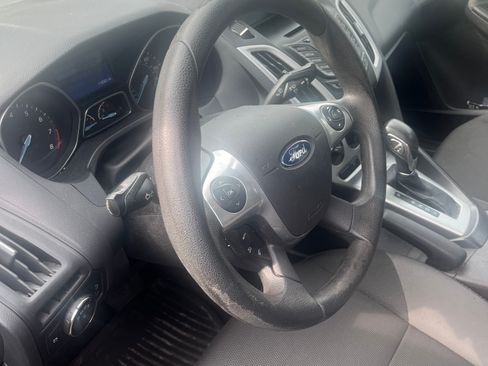 Used 2014 Ford Focus SE w/ SE Winter Package FWD image 6