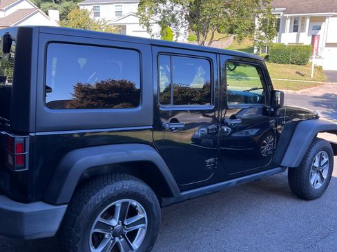 Used 2011 Jeep Wrangler Unlimited Rubicon w/ Call of Duty Group image 2