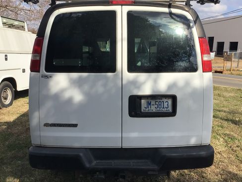 Used 2019 Chevrolet Express 2500 w/ Enhanced Convenience Package image 6