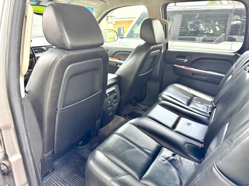 Used 2009 Chevrolet Avalanche LT RWD image 8