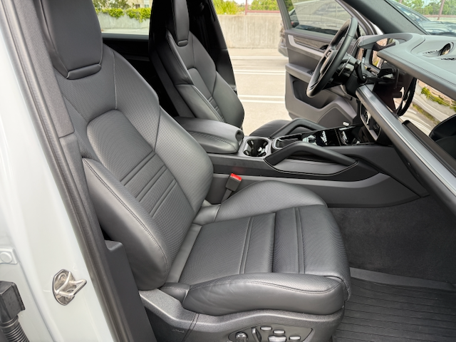 Used 2025 Porsche Cayenne S AWD/4WD image 16