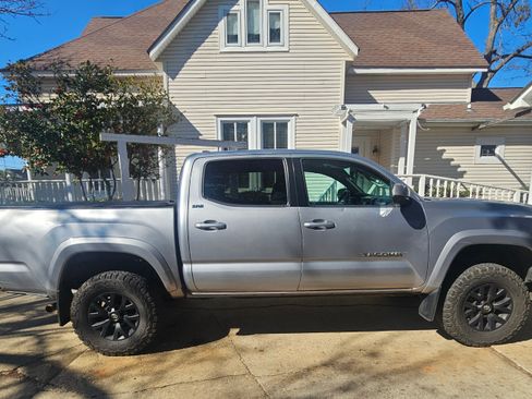Used 2019 Toyota Tacoma SR5 image 15