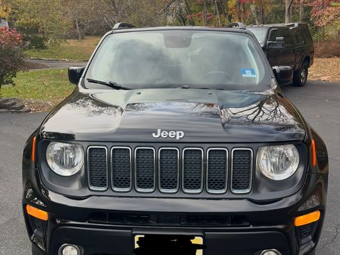 Used 2019 Jeep Renegade Latitude w/ Popular Equipment Group image 4