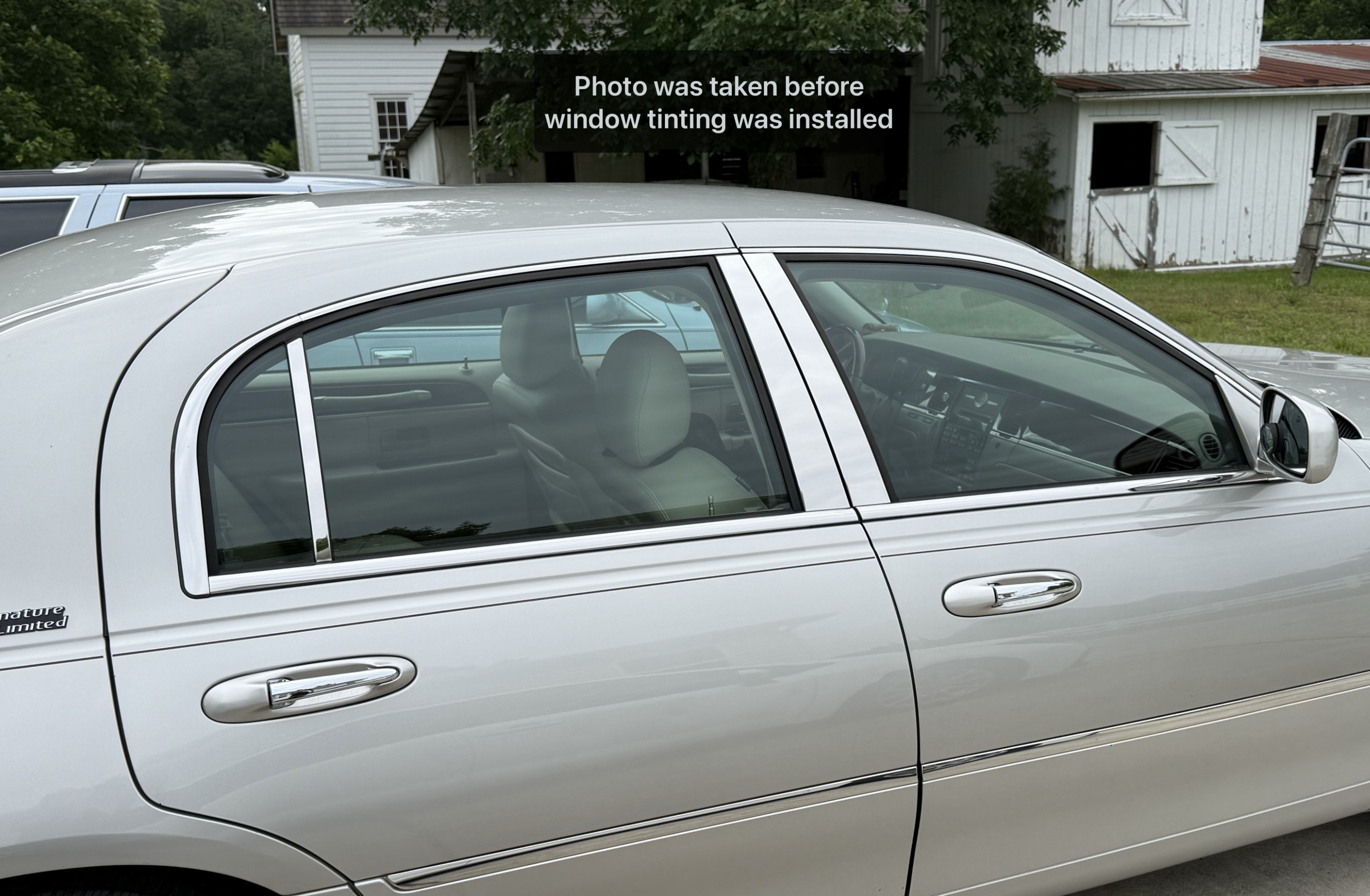 Used 2005 Lincoln Town Car Signature Limited RWD image 6