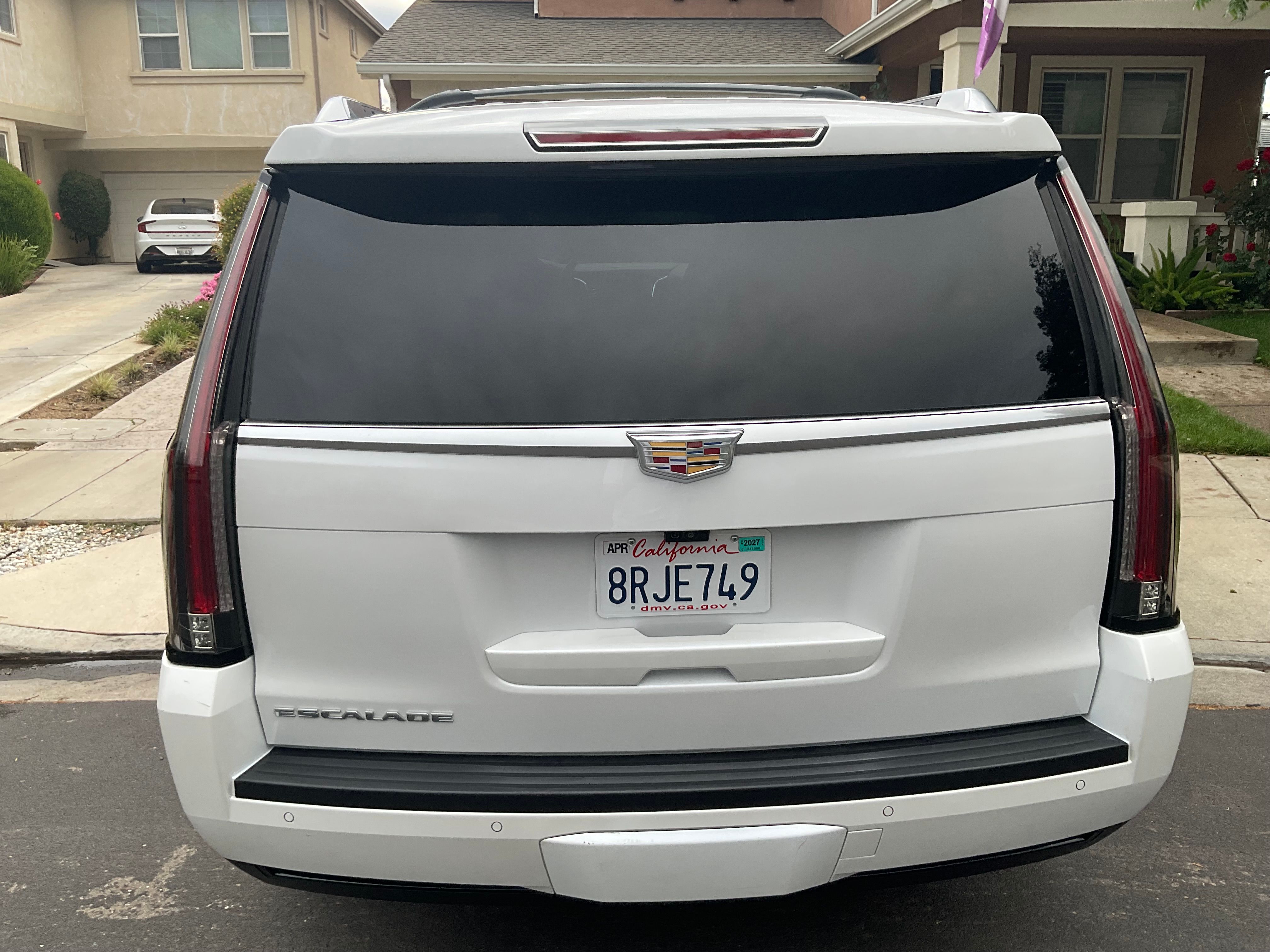 Used 2017 Cadillac Escalade Premium Luxury AWD/4WD image 6