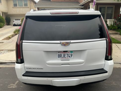 Used 2017 Cadillac Escalade Premium Luxury image 6