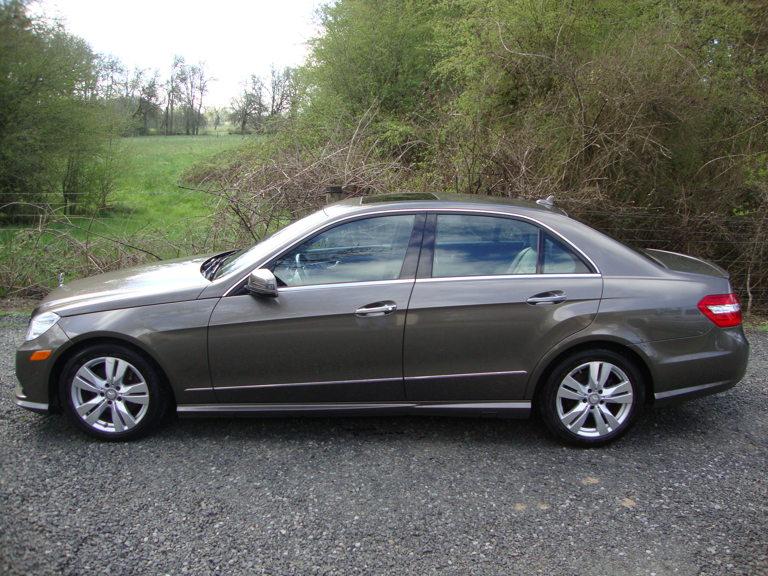 Used 2013 Mercedes-Benz E 350 BlueTEC Sedan image 1