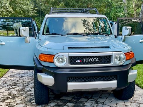 Used 2013 Toyota FJ Cruiser 4WD image 9