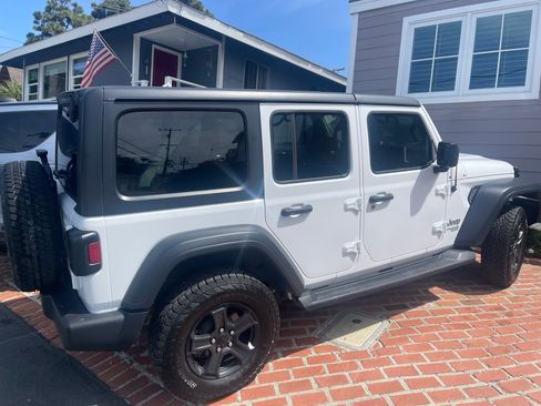 Used 2018 Jeep Wrangler Unlimited Sport S image 2