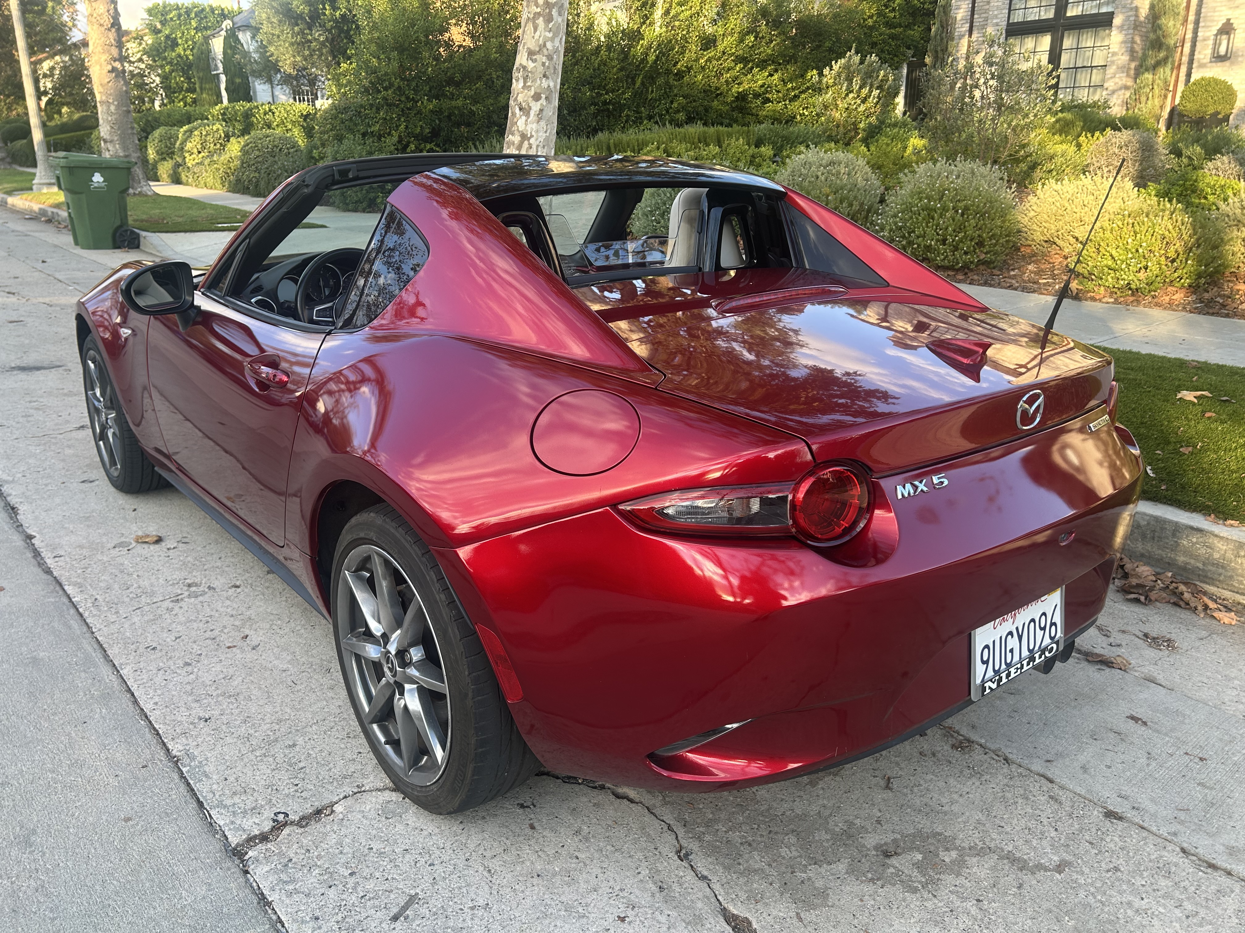 Used 2021 MAZDA MX-5 Miata RF Grand Touring RWD image 5
