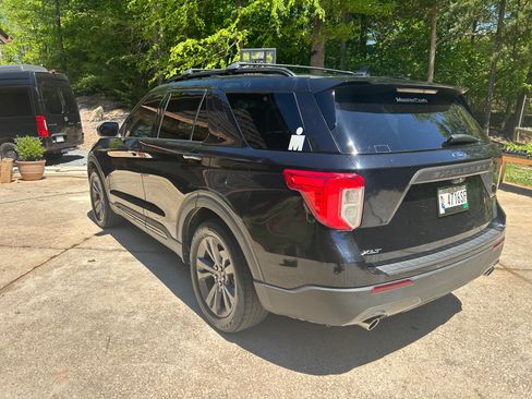Used 2021 Ford Explorer XLT w/ Equipment Group 202A RWD image 10