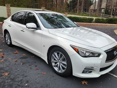 Used 2015 INFINITI Q50 Premium w/ Deluxe Touring Package image 2