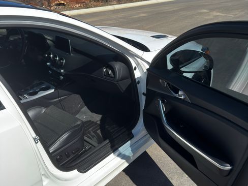 Used 2018 Kia Stinger GT2 image 12