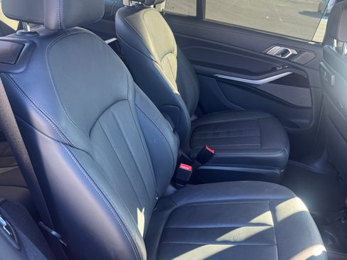 Used 2021 BMW X7 xDrive40i w/ Premium Package image 14