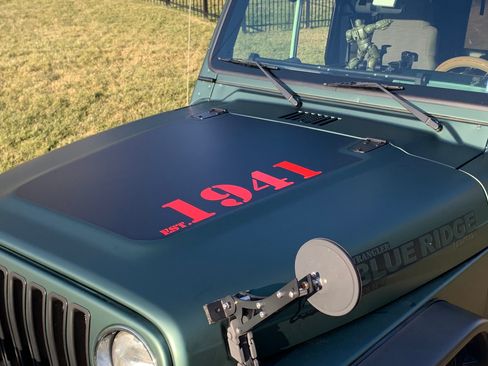 Used 2005 Jeep Wrangler Unlimited w/ Premium Audio Group image 5