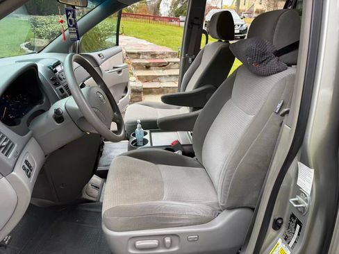 Used 2008 Toyota Sienna LE image 11