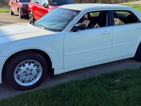 Used 2006 Chrysler 300 image 4