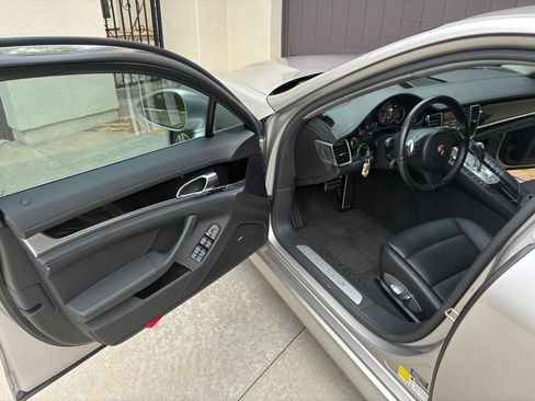 Used 2010 Porsche Panamera 4S image 14